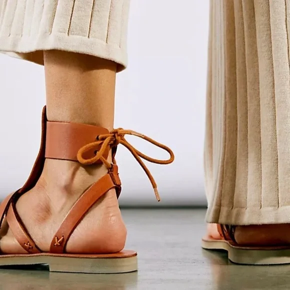 SOLD l 39 Vacation Day Leather Wrap Lace-Up Ankle Gladiator Thong Sandals - Picture 3 of 5